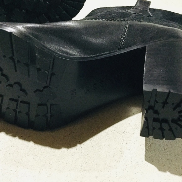 LAUREN RALPH LAUREN ••• Heeled Leather Ankle Boots - Picture 2 of 6